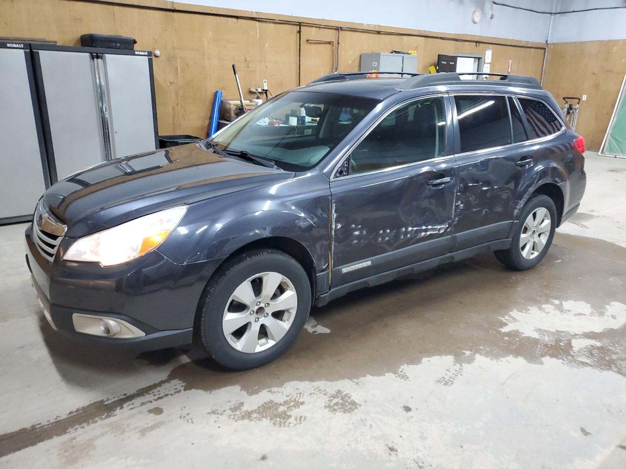 SUBARU OUTBACK 2. 2011