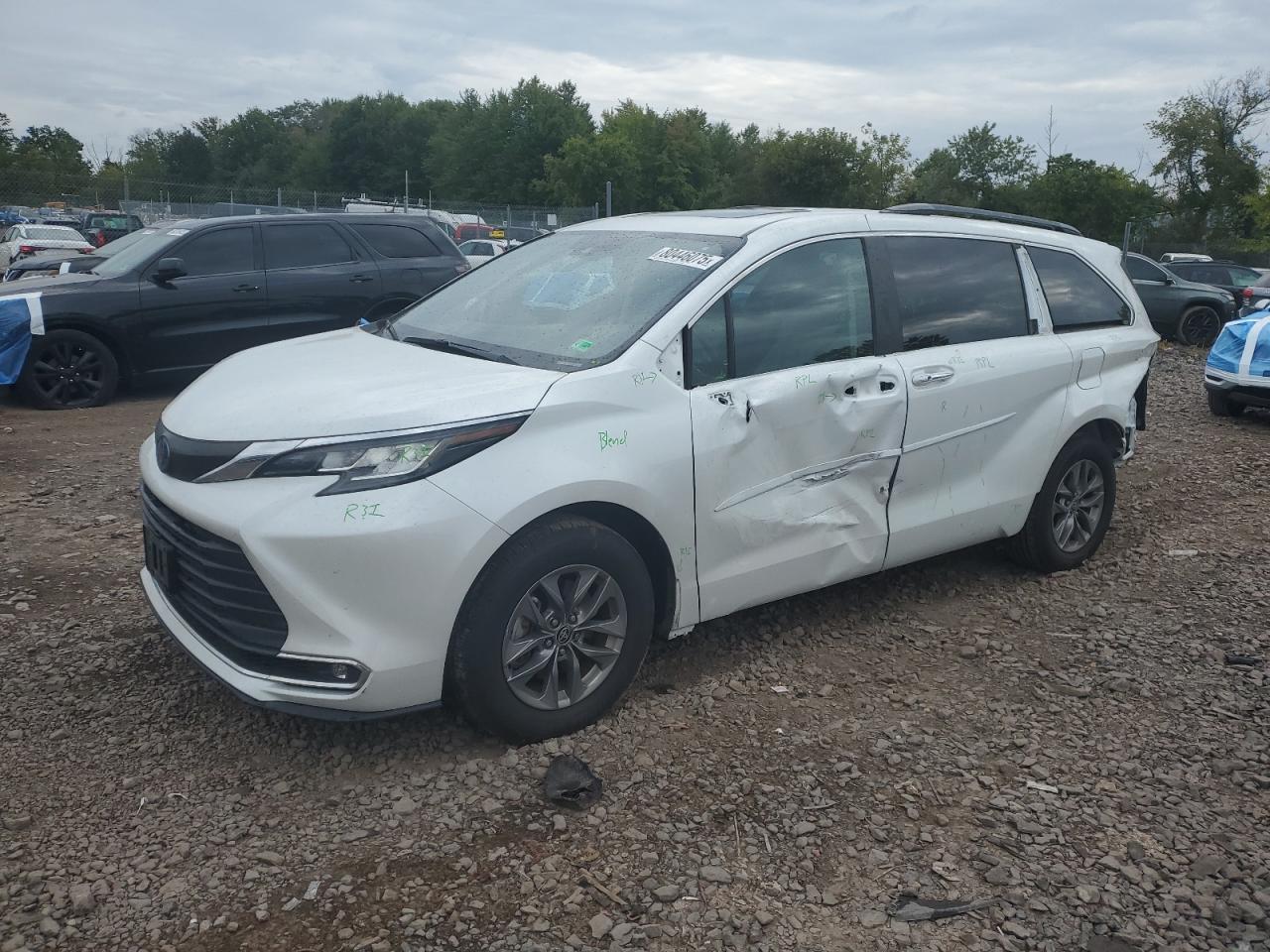 TOYOTA SIENNA XLE 2023