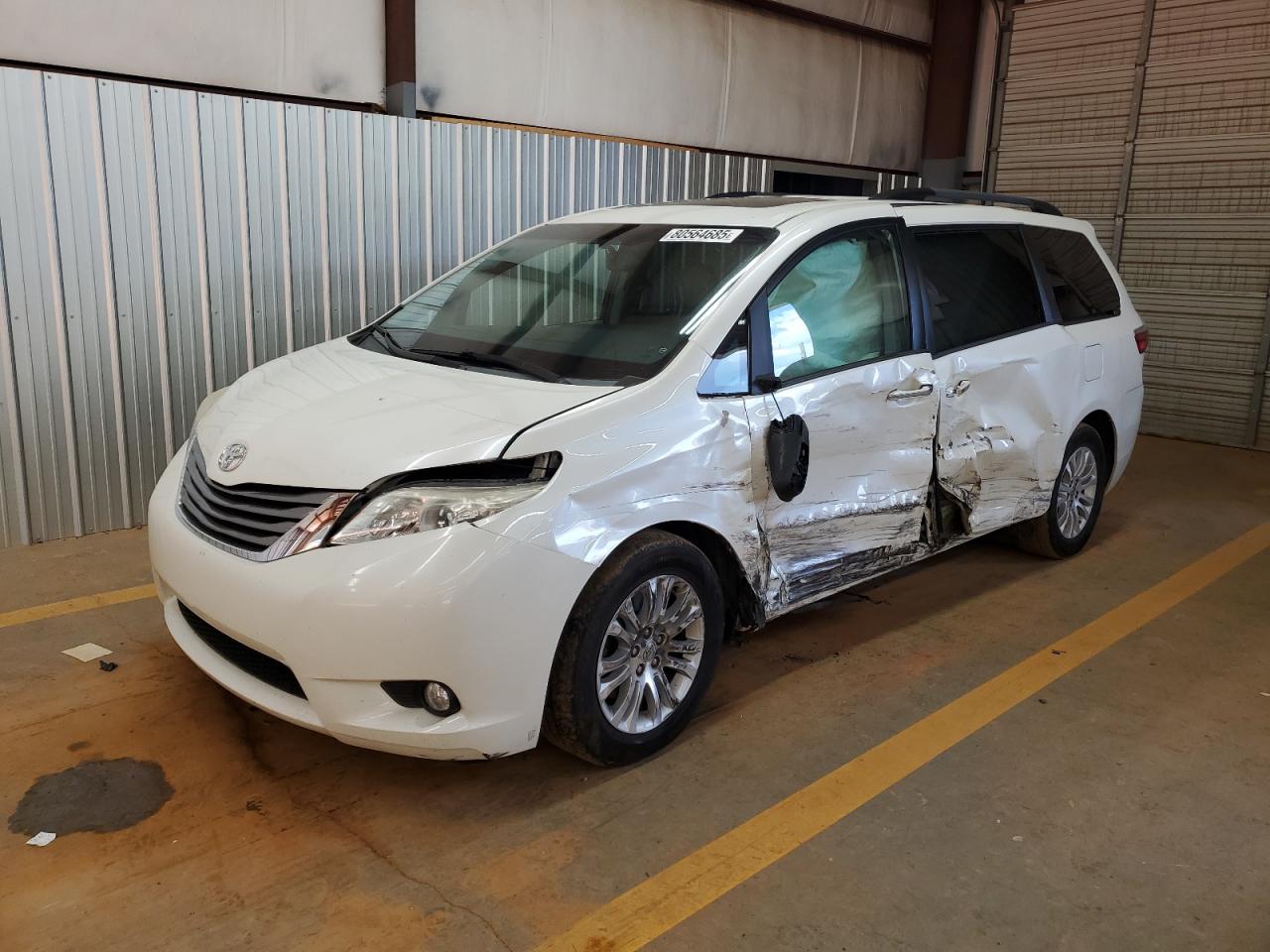 TOYOTA SIENNA XLE 2015