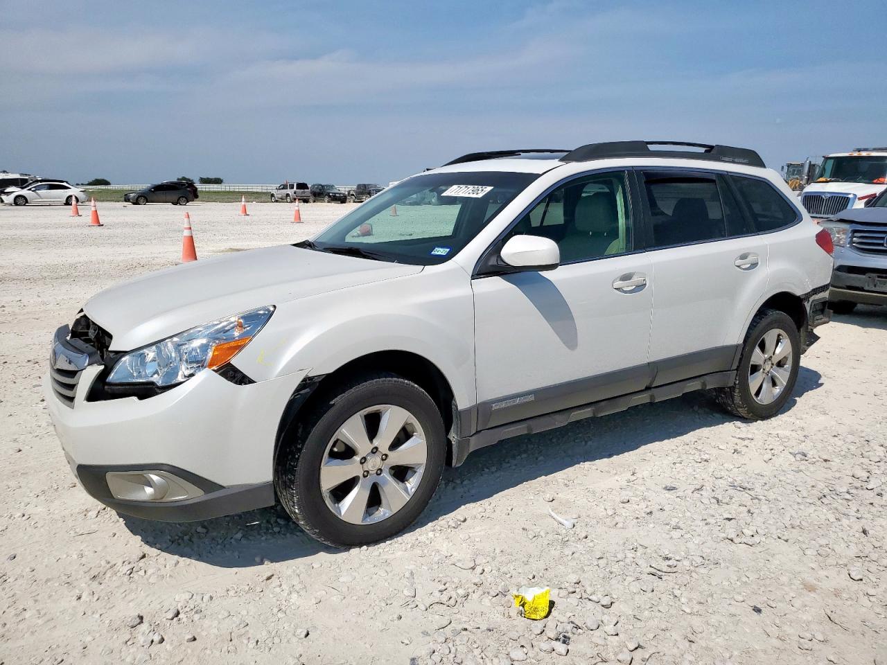 SUBARU OUTBACK 2011