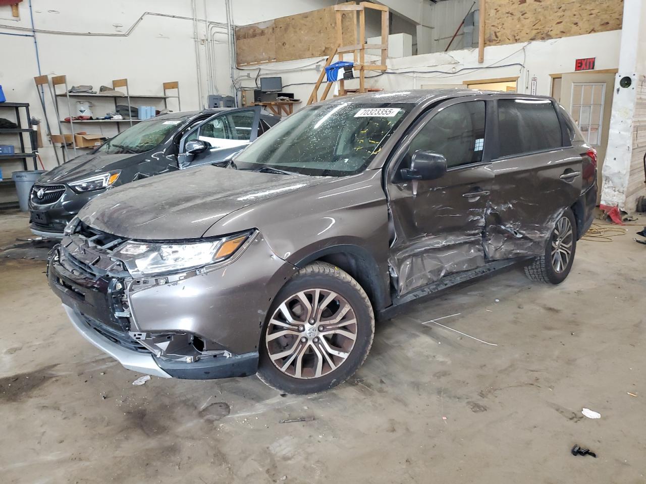 MITSUBISHI OUTLANDER 2017