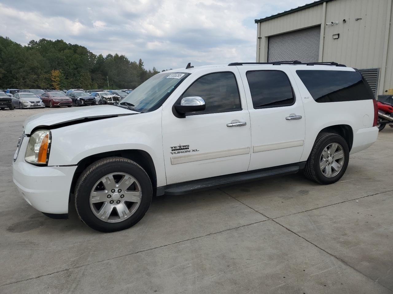 GMC YUKON XL C1500 SLT 2011