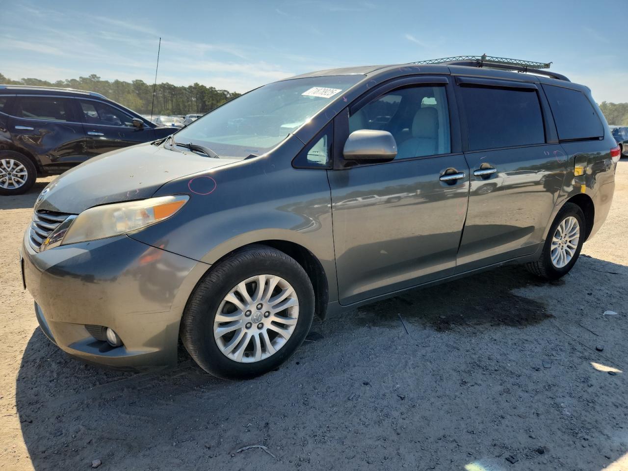 TOYOTA SIENNA XLE 2013