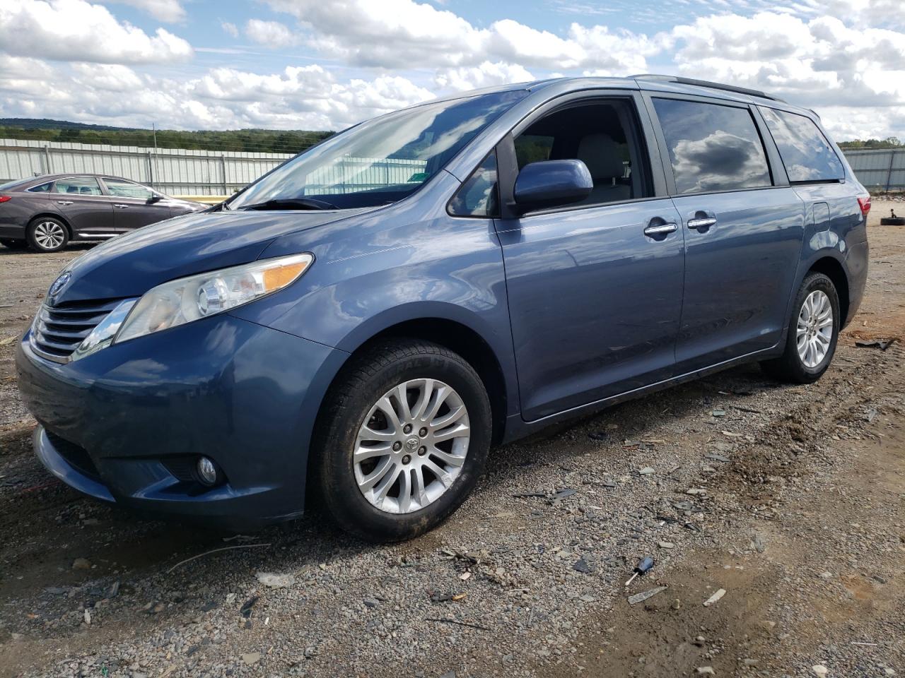 TOYOTA SIENNA 2017