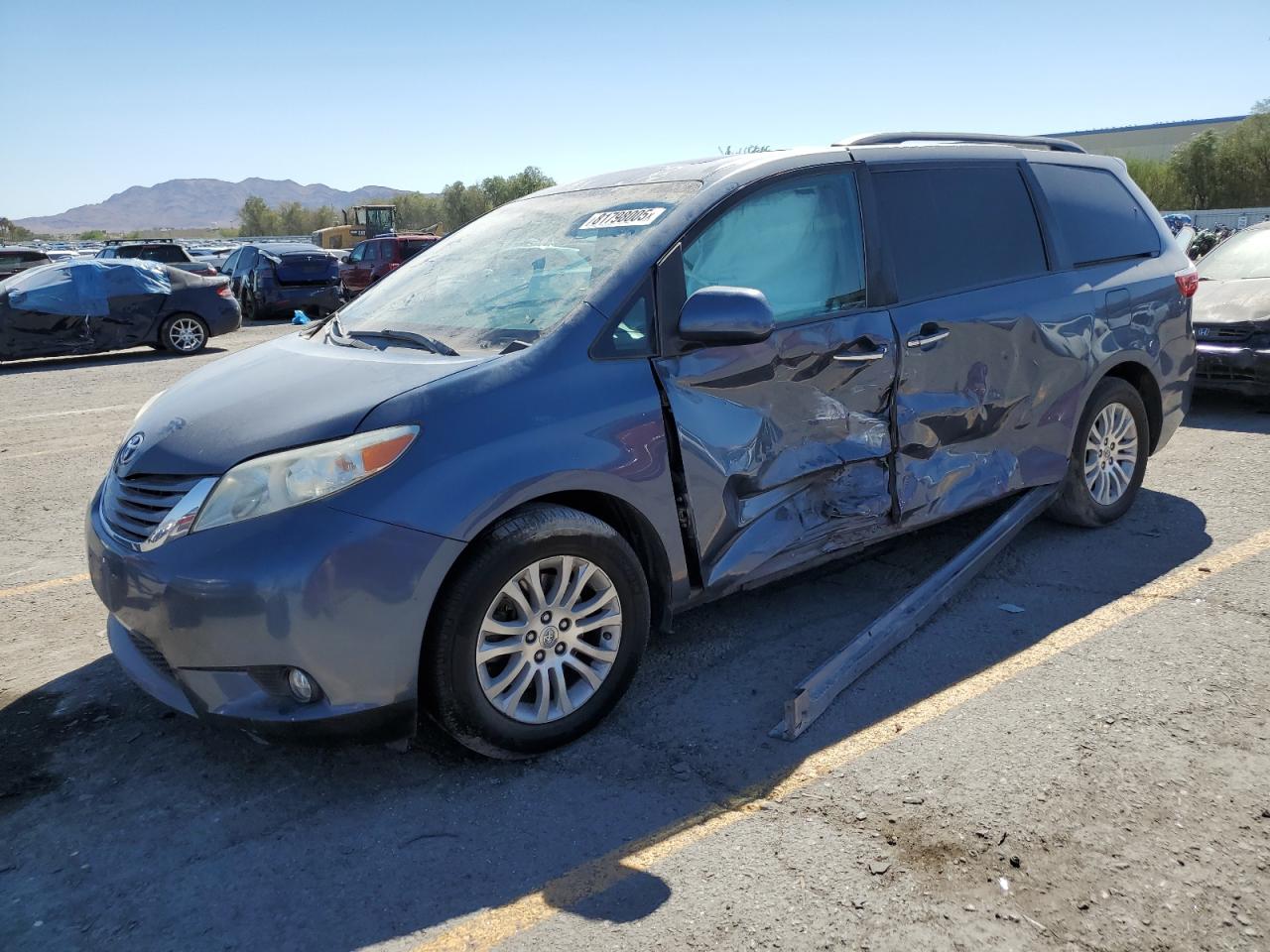 TOYOTA SIENNA XLE 2017