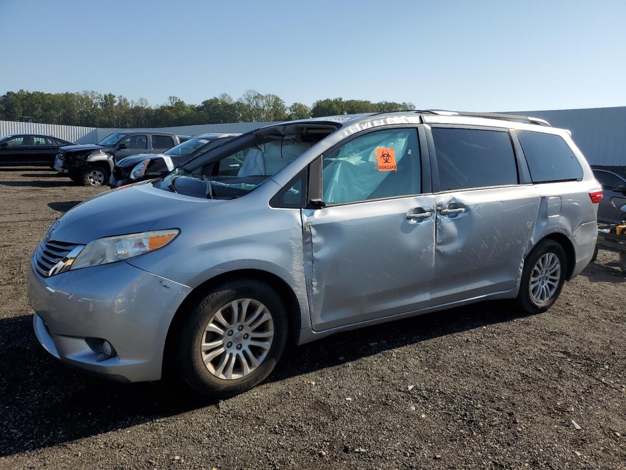 TOYOTA SIENNA XLE 2016