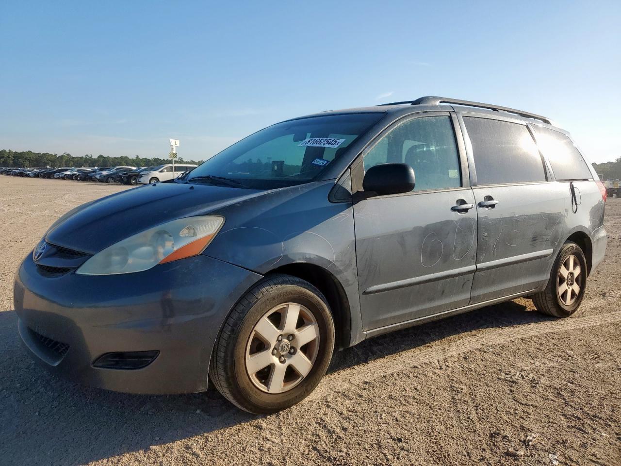 TOYOTA SIENNA CE 2010