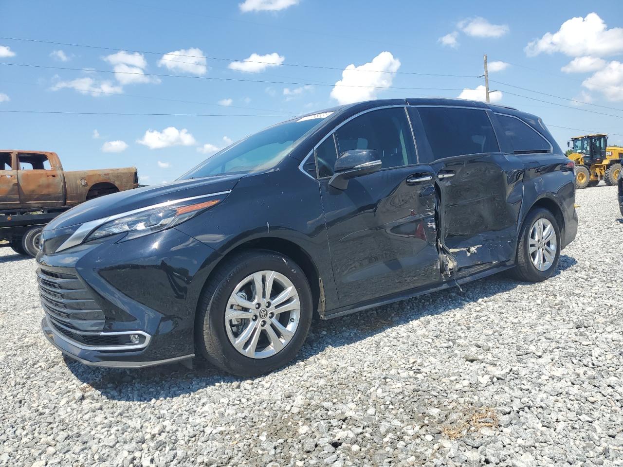 TOYOTA SIENNA LIMITED 2024