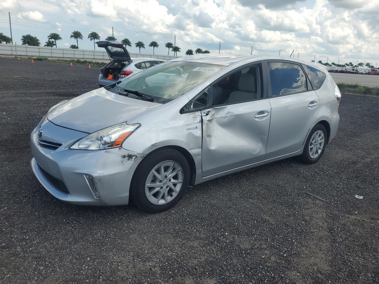 TOYOTA PRIUS V 2013