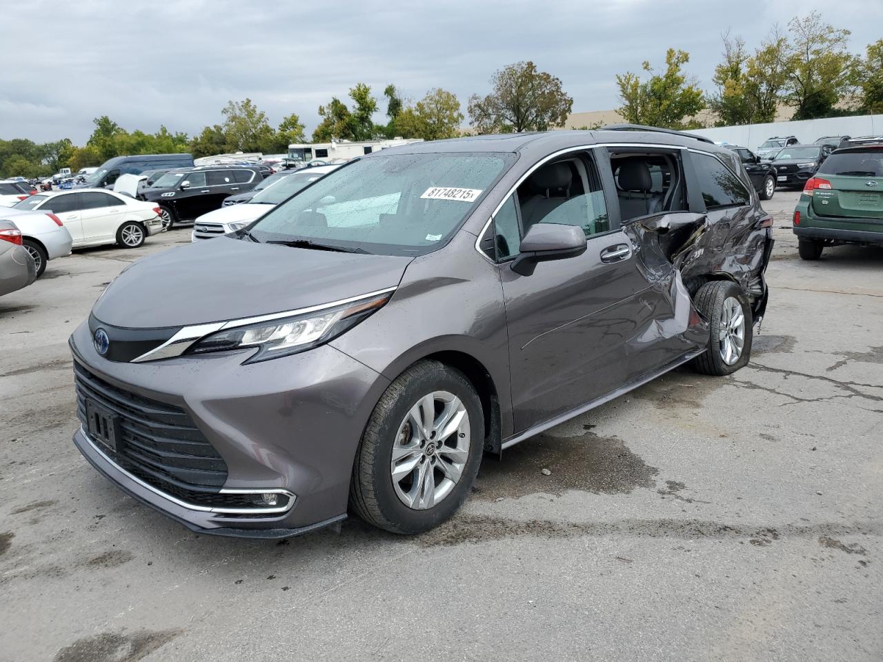 TOYOTA SIENNA XLE 2023