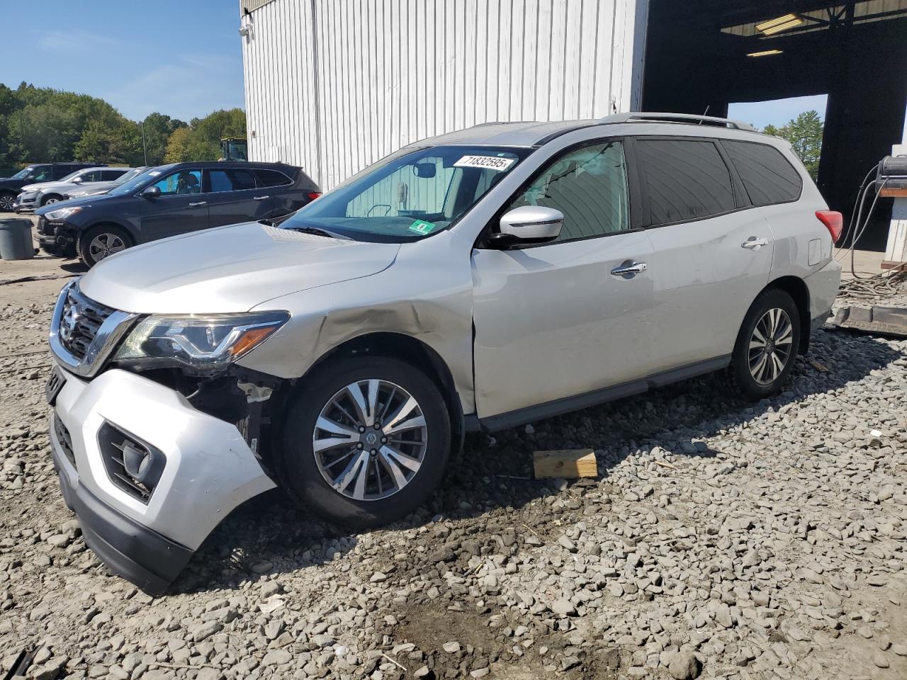 NISSAN PATHFINDER 2017