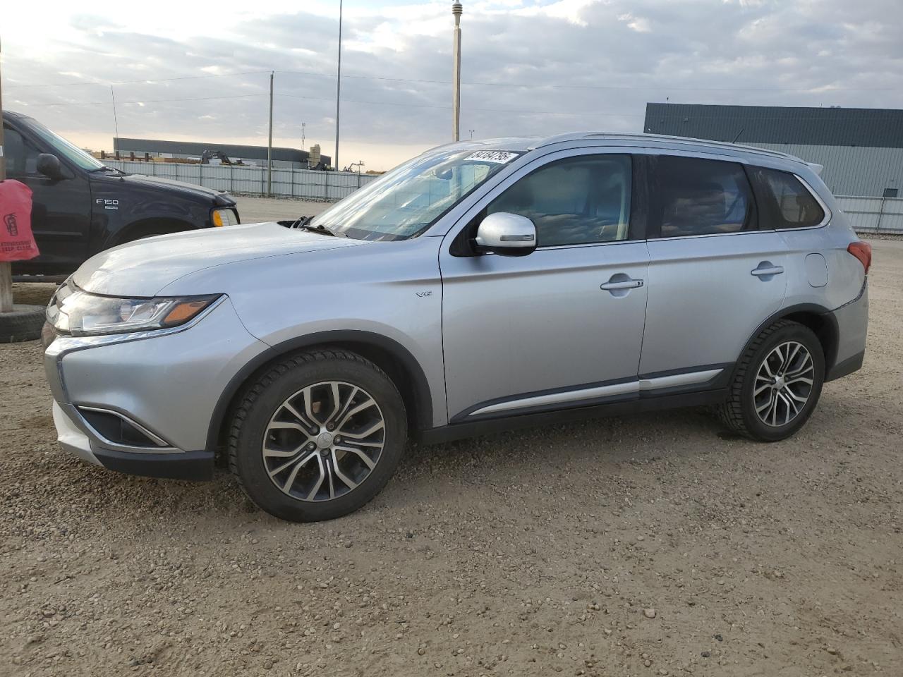 MITSUBISHI OUTLANDER 2016