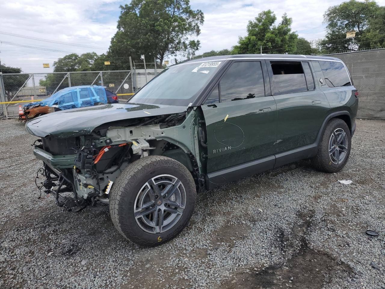 RIVIAN R1S ADVENT 2025