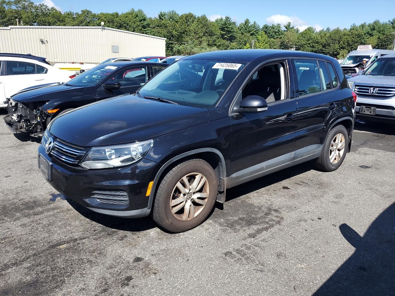 VOLKSWAGEN TIGUAN S 2013