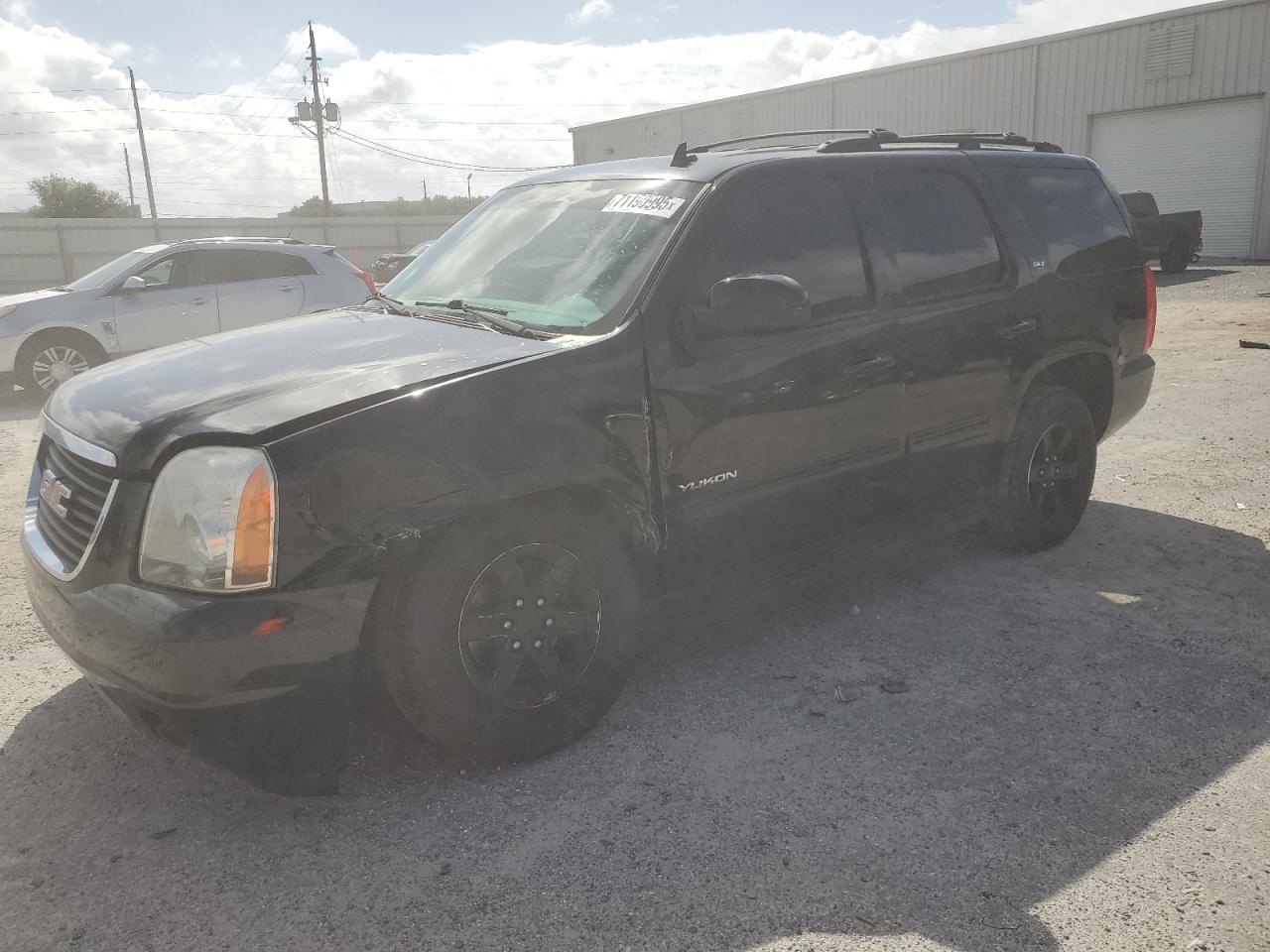 GMC YUKON SLT 2013