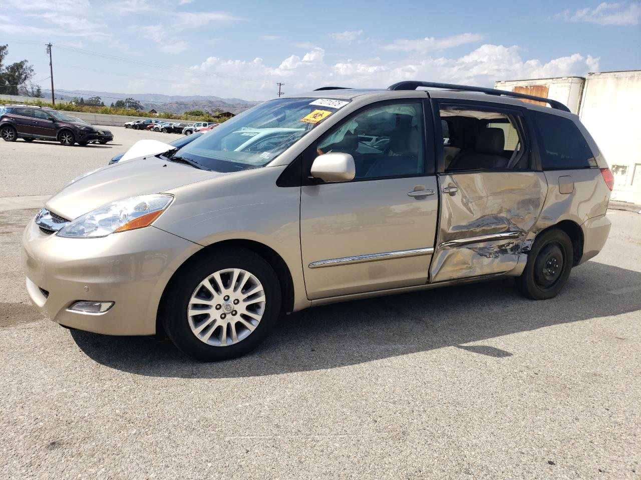 TOYOTA SIENNA XLE 2010