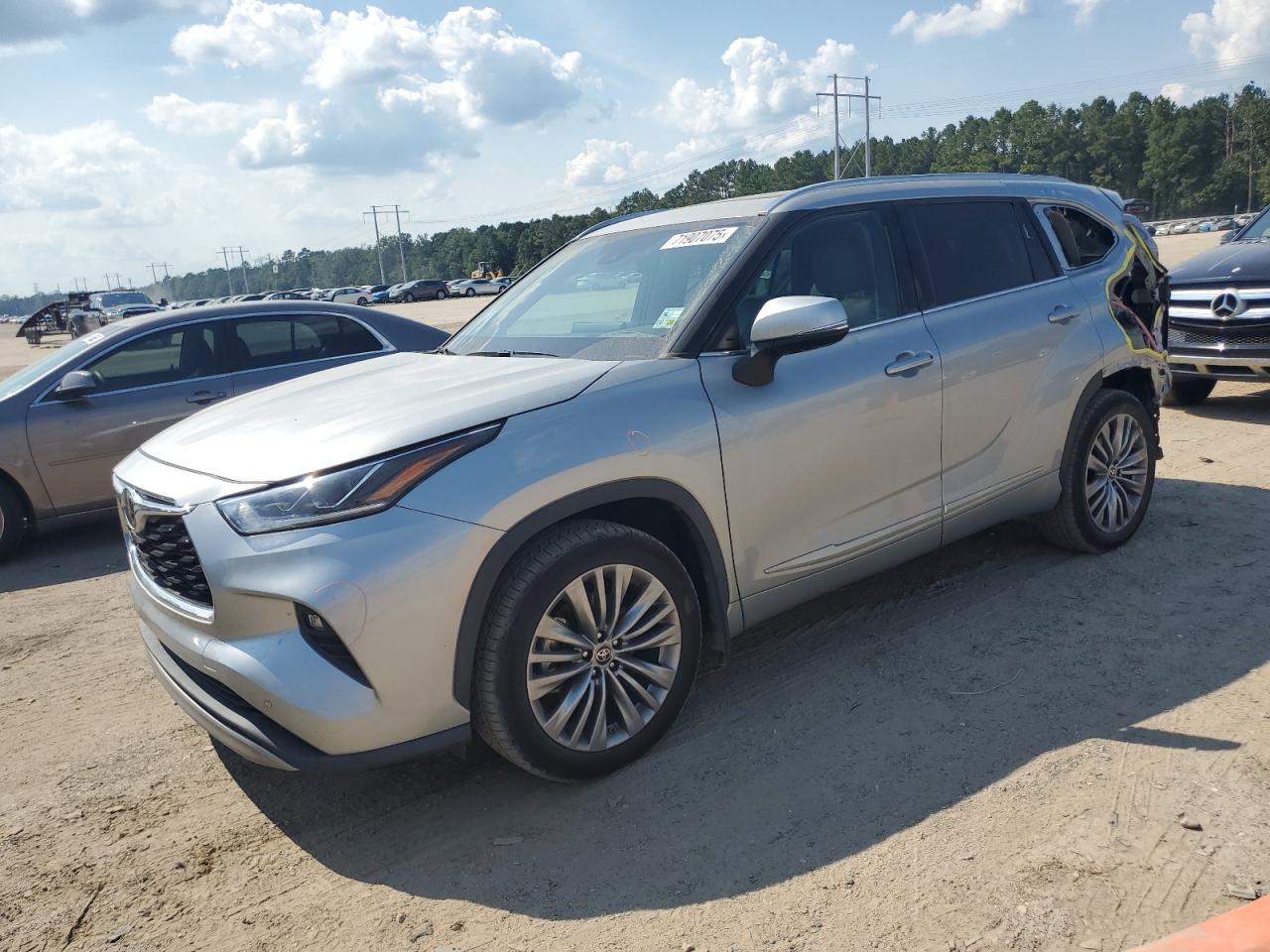 TOYOTA HIGHLANDER 2020