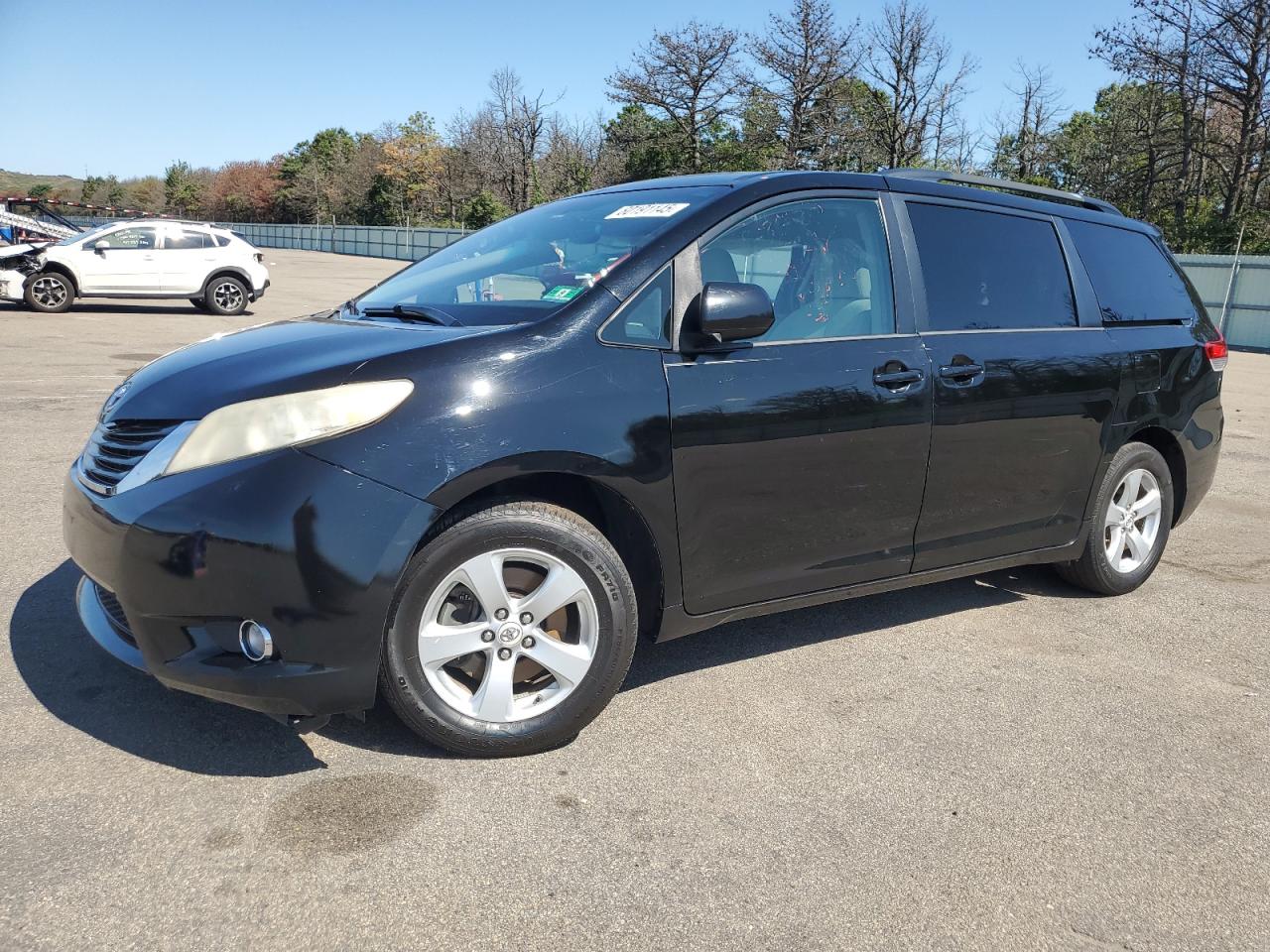 TOYOTA SIENNA LE 2012