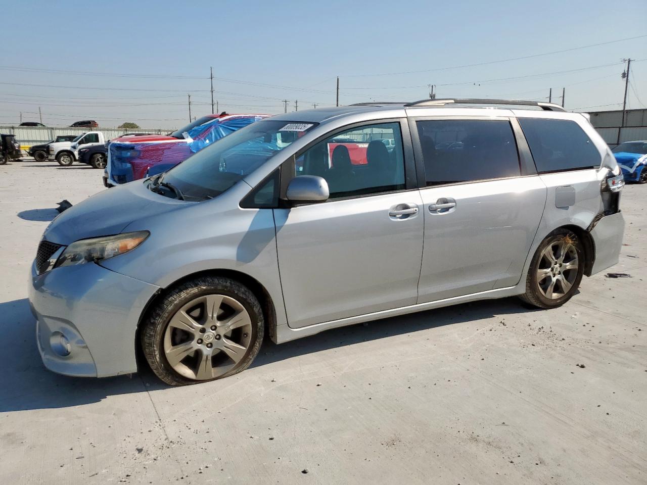 TOYOTA SIENNA SPORT 2011
