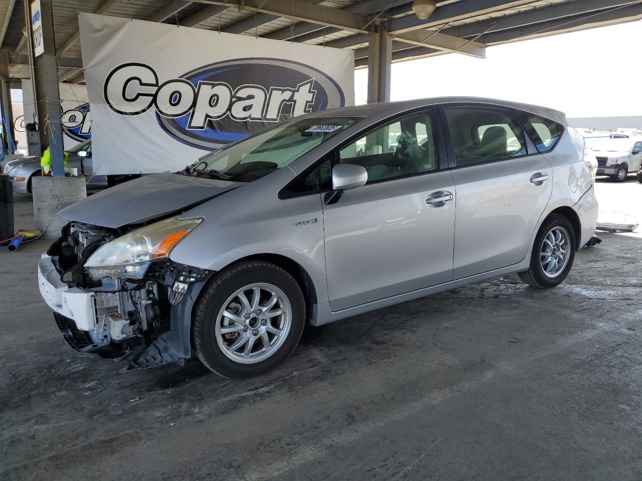 TOYOTA PRIUS V 2012