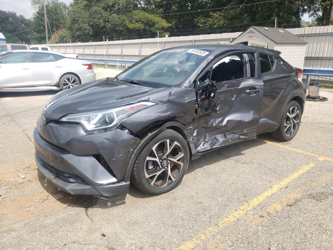 TOYOTA C-HR XLE 2019