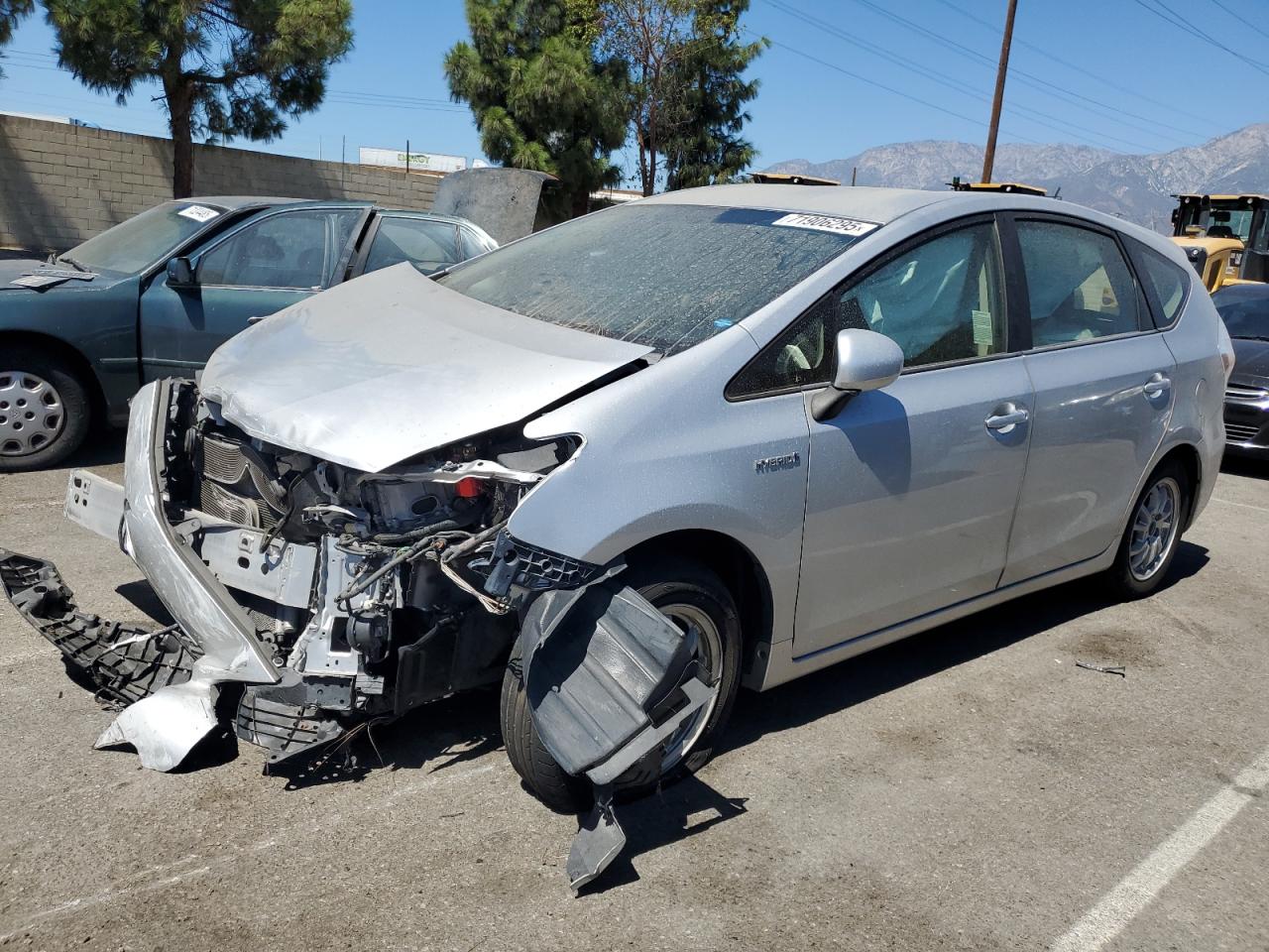 TOYOTA PRIUS V 2013