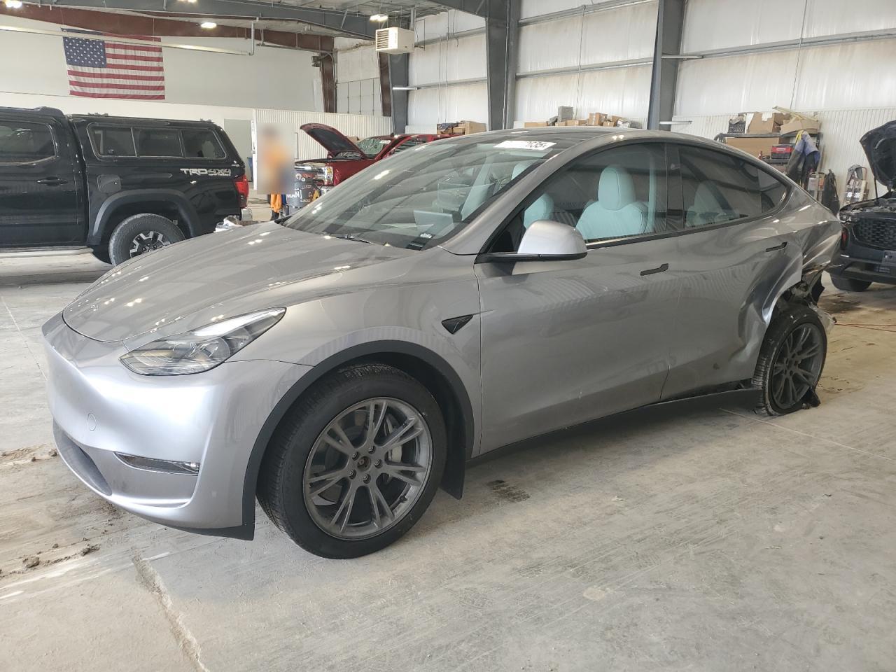 TESLA MODEL Y 2025