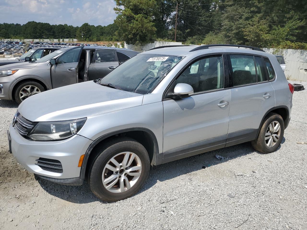 VOLKSWAGEN TIGUAN S 2016