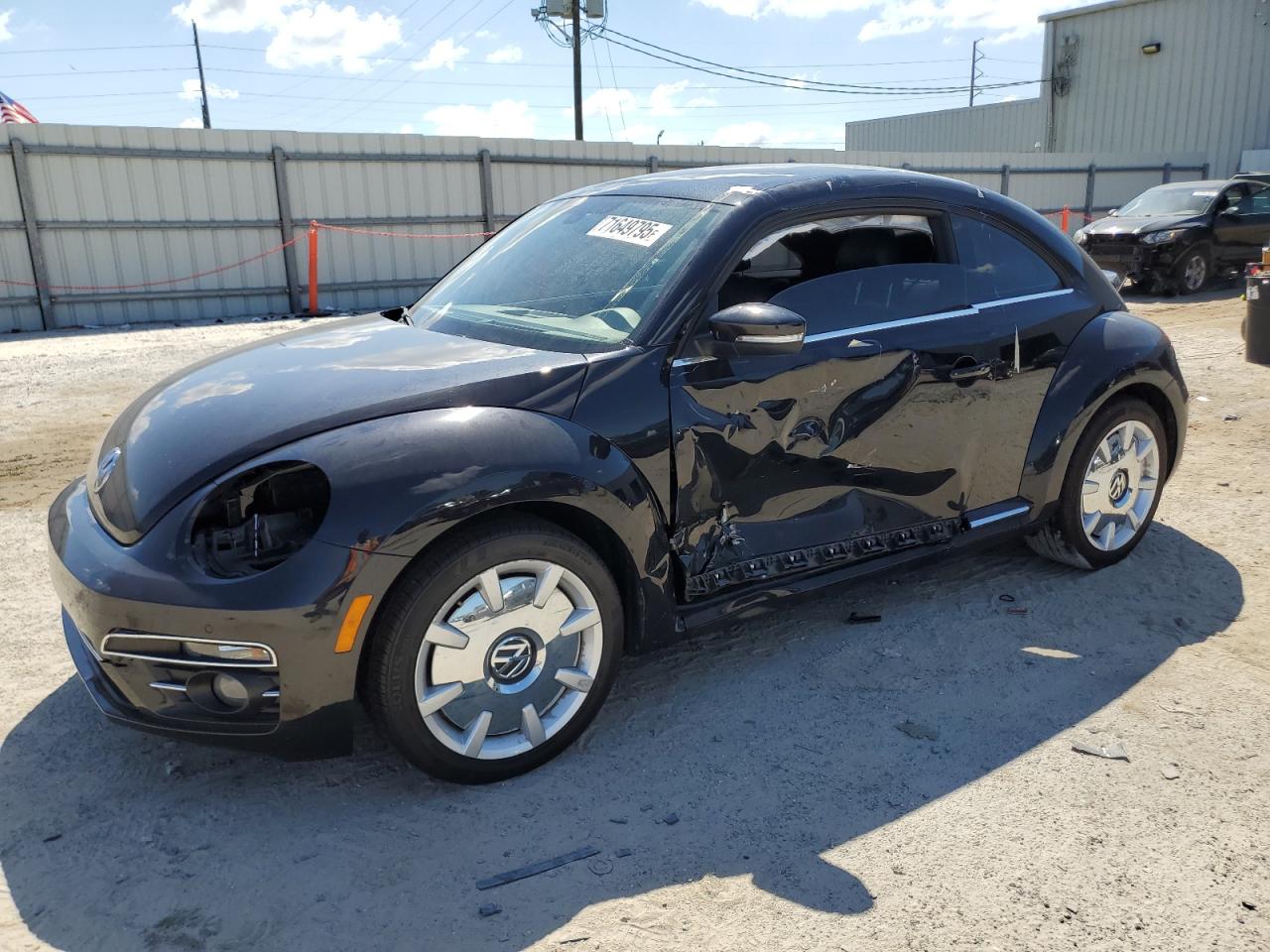 VOLKSWAGEN BEETLE SE 2019