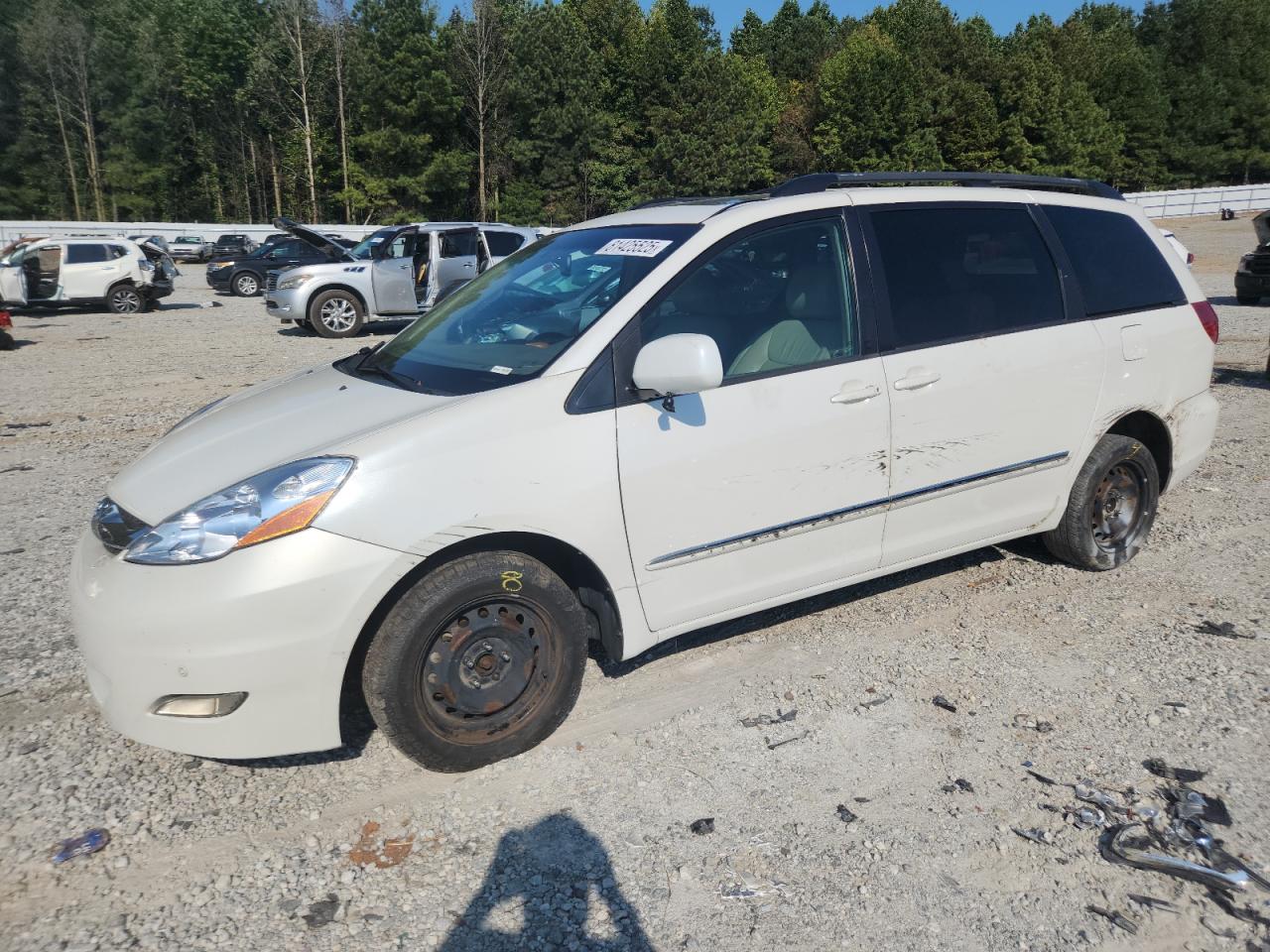 TOYOTA SIENNA XLE 2010