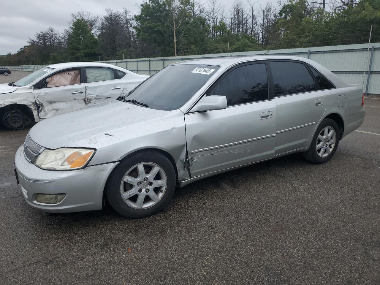 TOYOTA AVALON XL 2001
