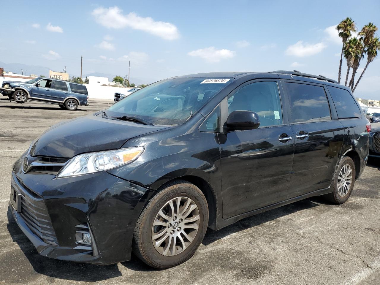 TOYOTA SIENNA XLE 2019