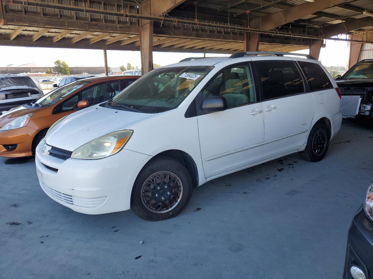 TOYOTA SIENNA CE 2004