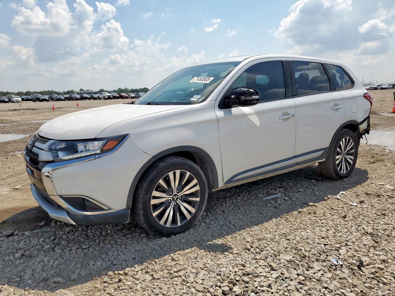 MITSUBISHI OUTLANDER 2019