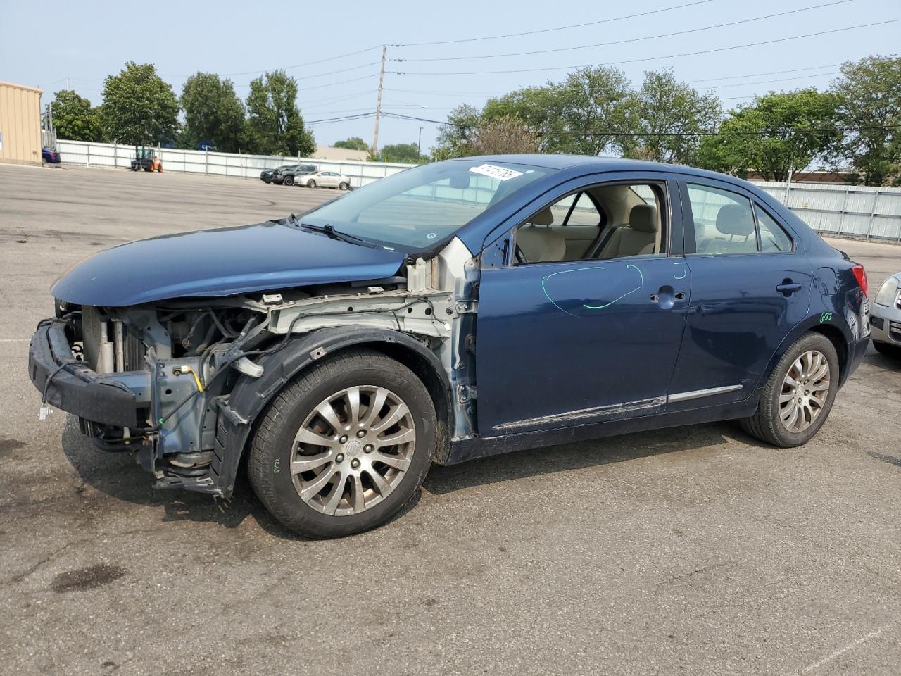 SUZUKI KIZASHI SE 2013