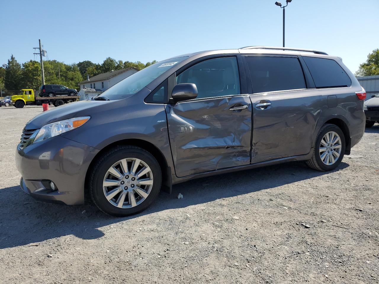 TOYOTA SIENNA XLE 2017