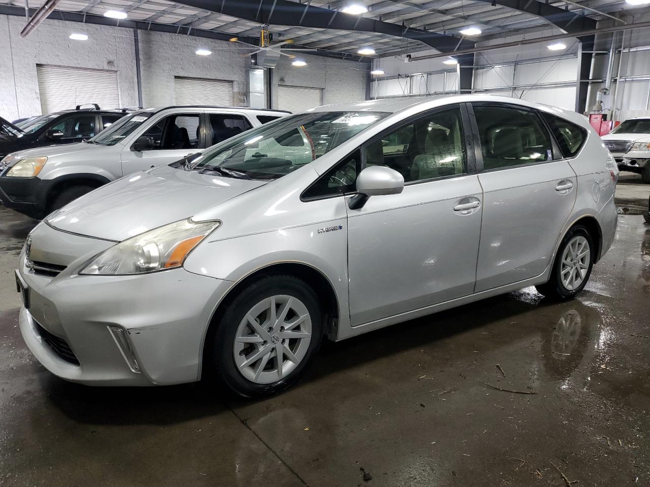 TOYOTA PRIUS V 2012