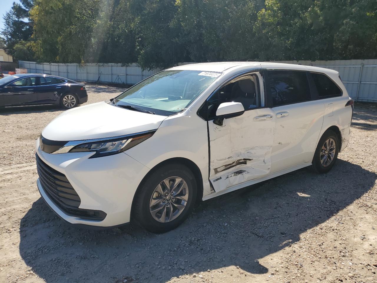 TOYOTA SIENNA LE 2021