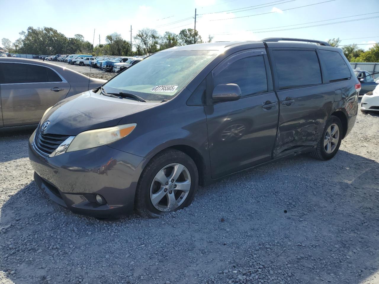TOYOTA SIENNA LE 2014