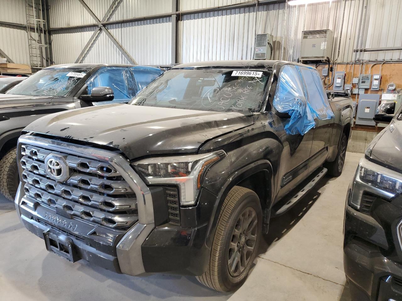 TOYOTA TUNDRA 2024