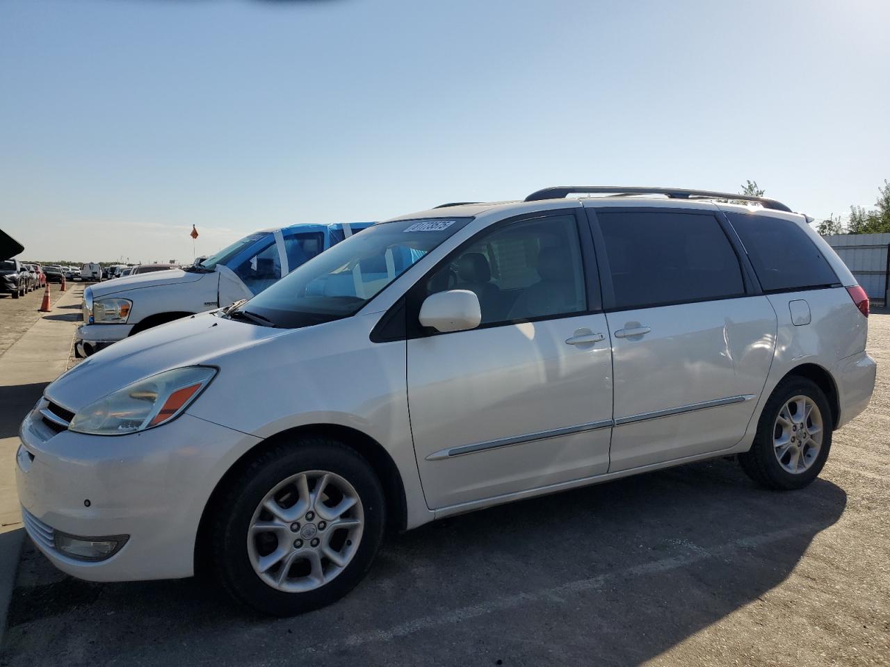 TOYOTA SIENNA XLE 2004