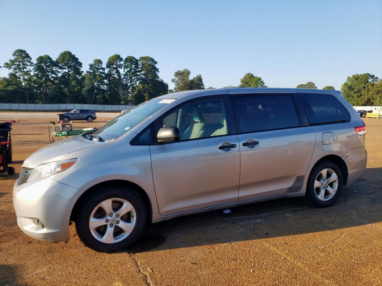 TOYOTA SIENNA BAS 2011