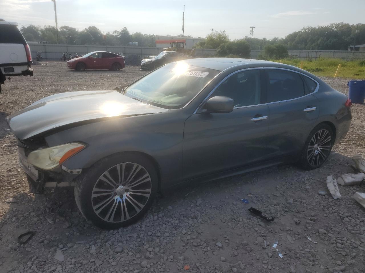 INFINITI M37 2011