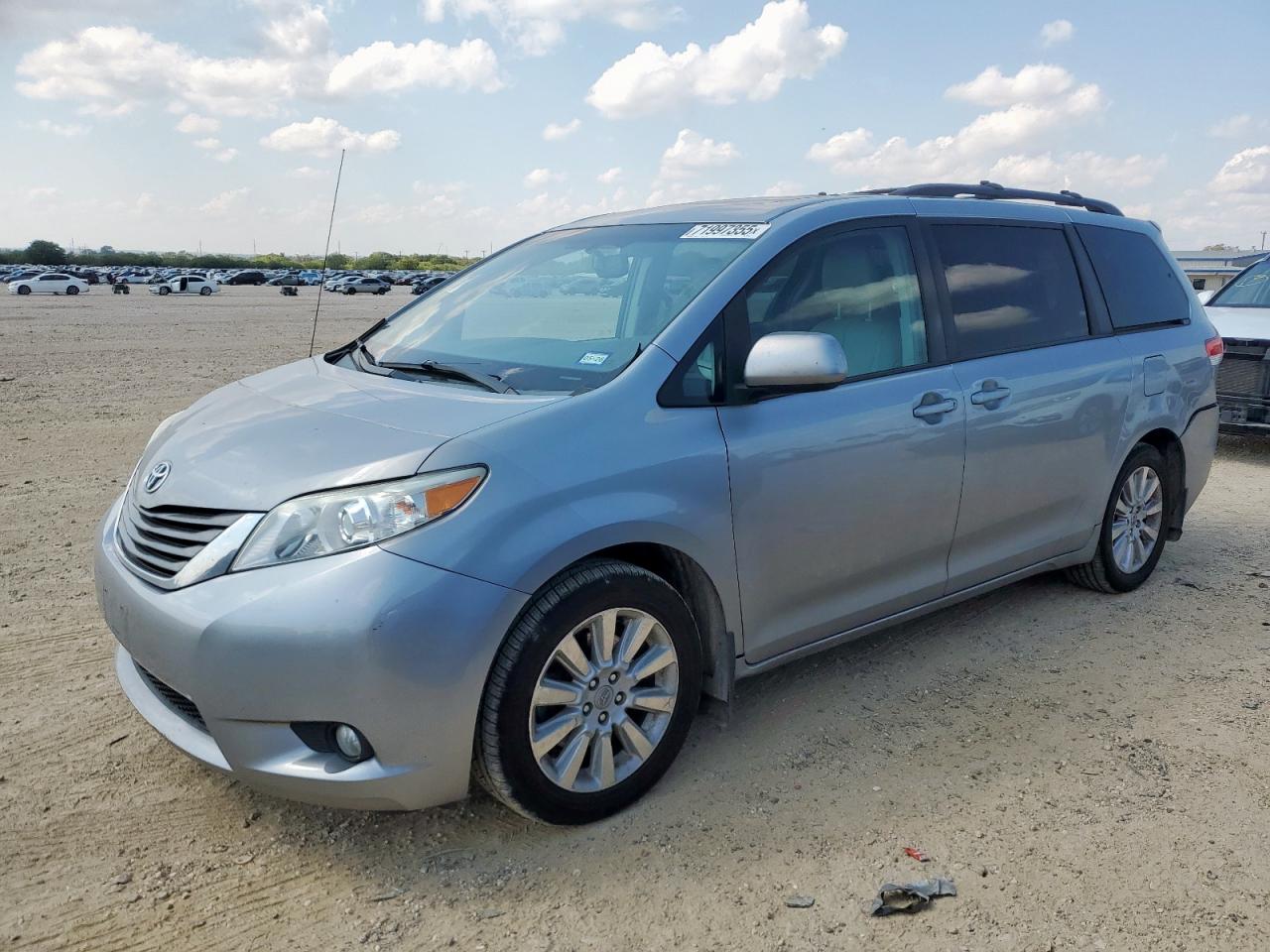 TOYOTA SIENNA 2012
