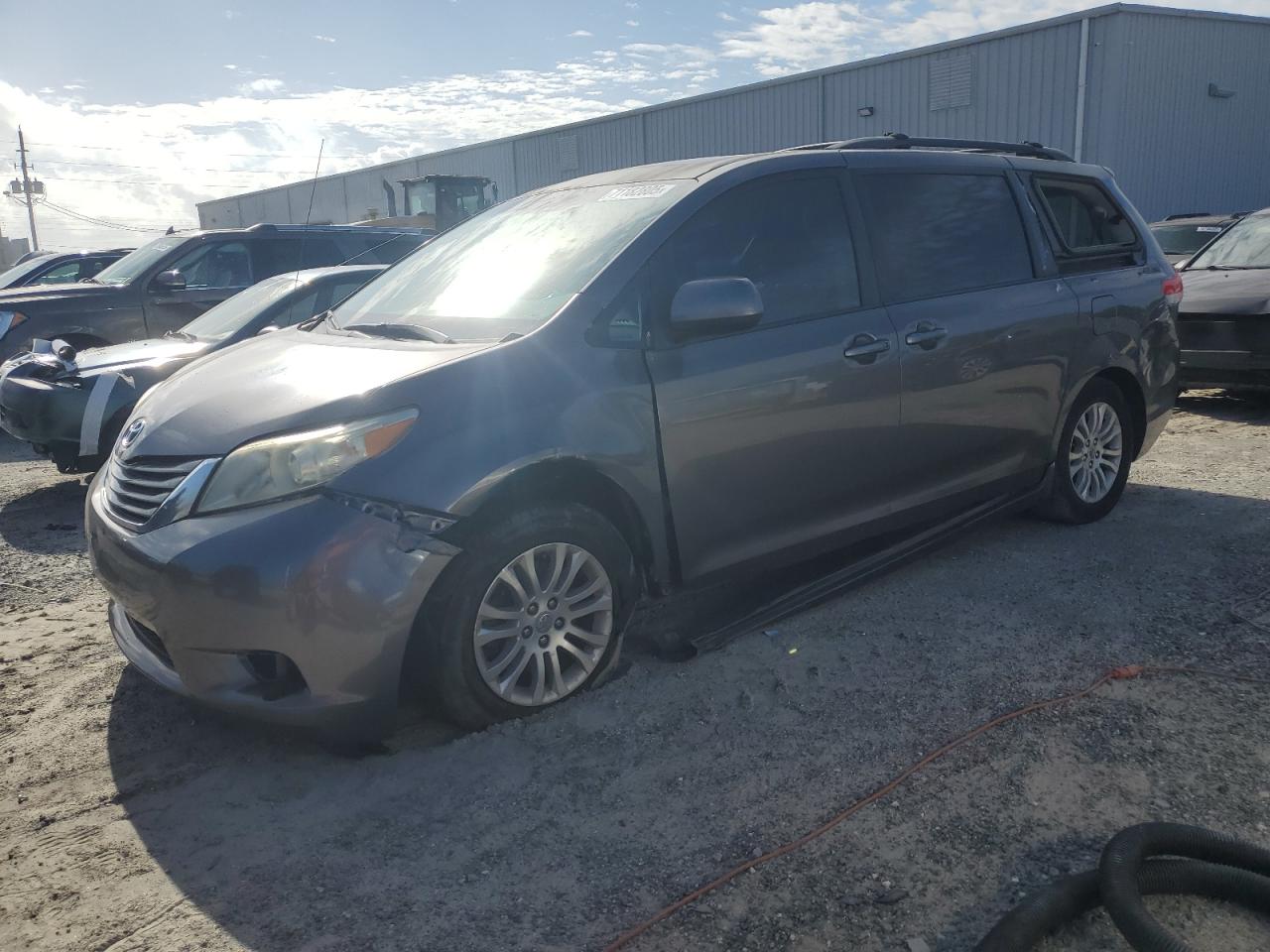 TOYOTA SIENNA XLE 2011