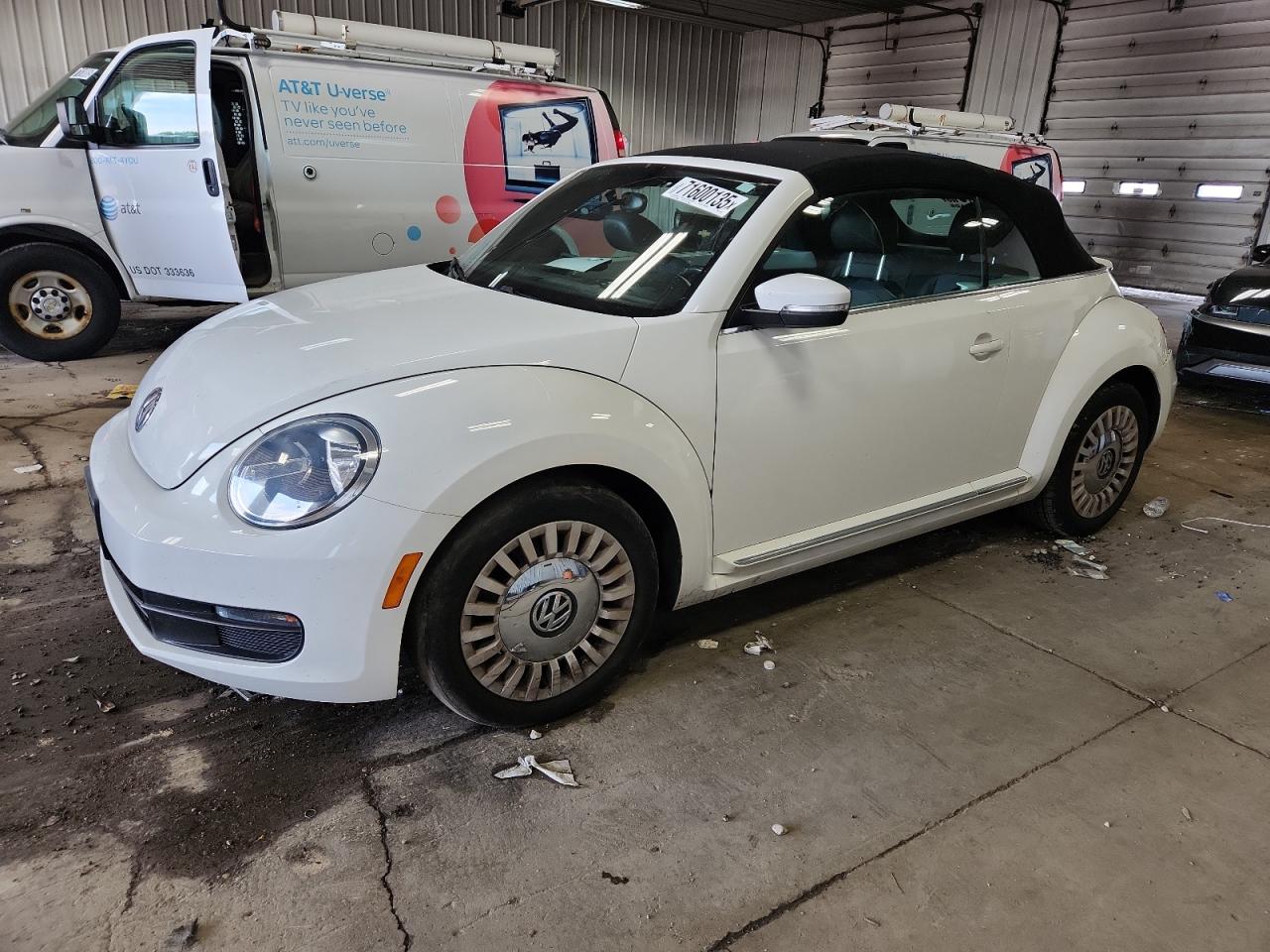 VOLKSWAGEN BEETLE 2013