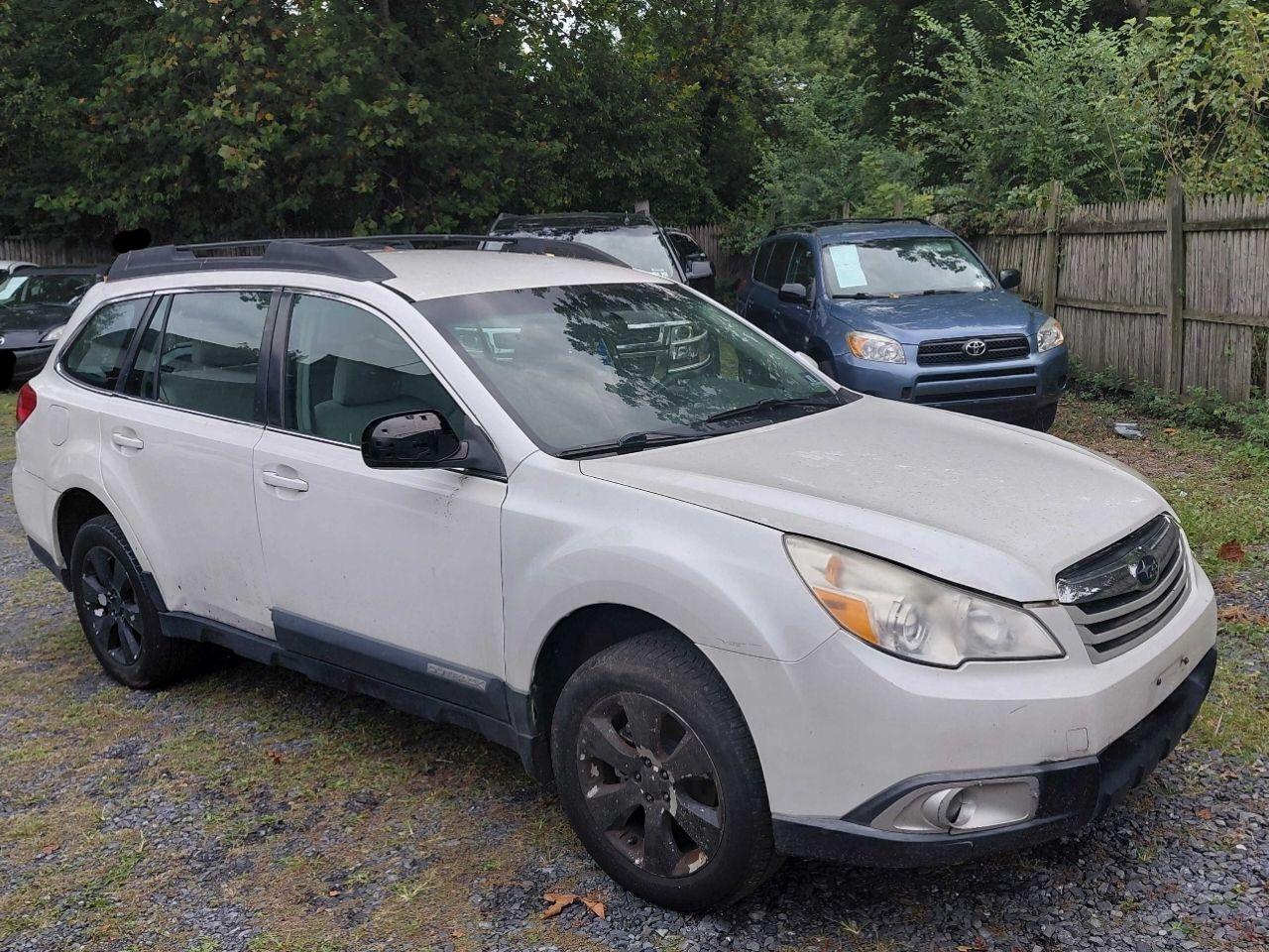 SUBARU OUTBACK 2. 2012