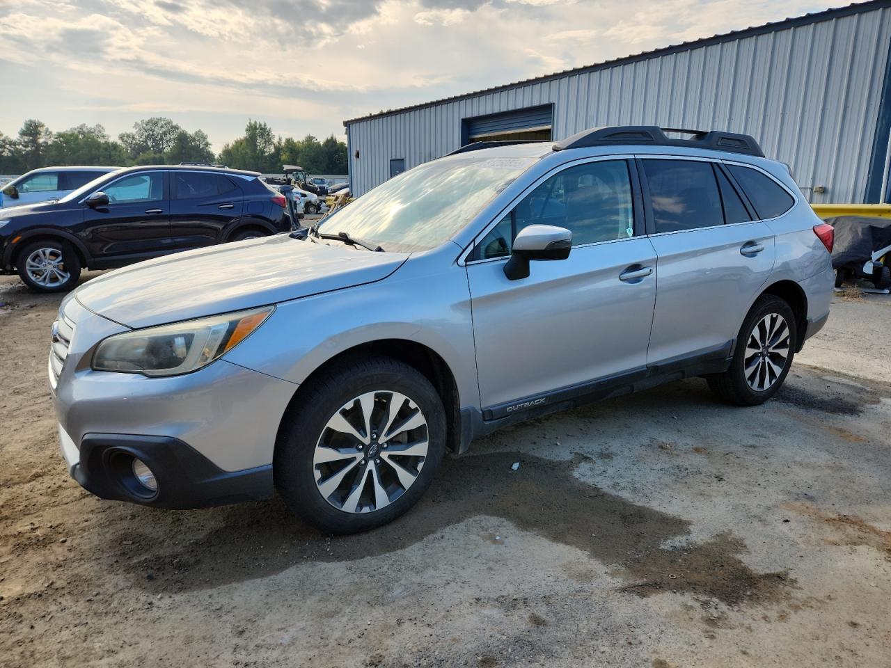 SUBARU OUTBACK 2. 2015