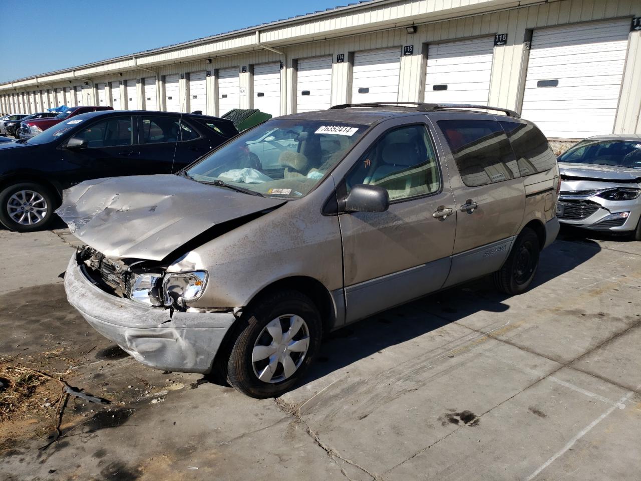 TOYOTA SIENNA LE 2000