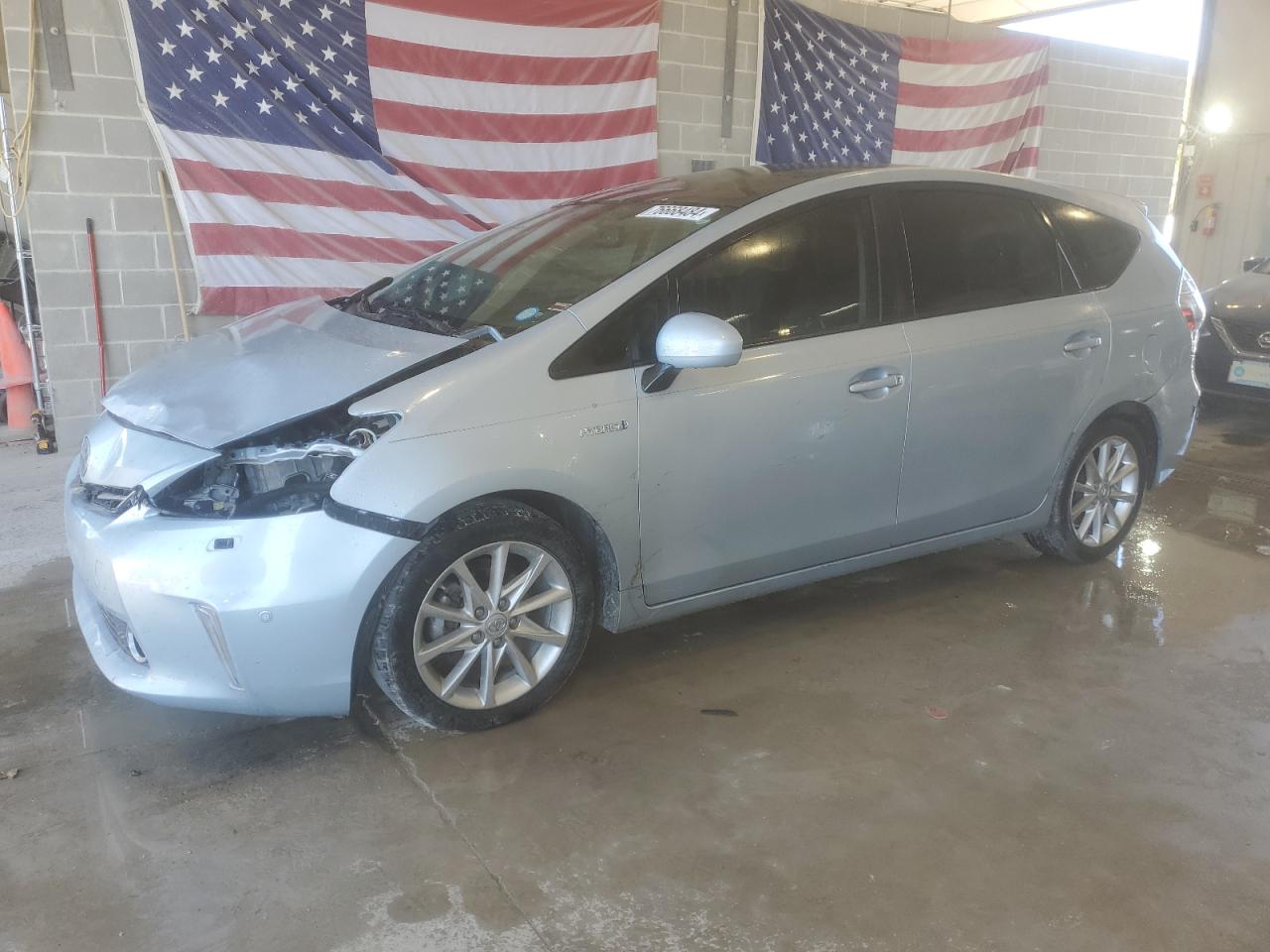 TOYOTA PRIUS V 2013